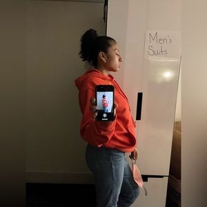 Meet your Posher, Abril